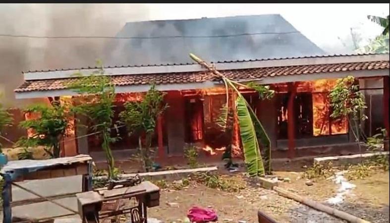 Konsleting Listrik Picu Kebakaran di Blora, 4 Rumah Warga Ludes