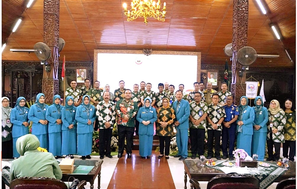 Bupati Arief Rohman Lantik TP PKK dan Tim Pembina Posyandu