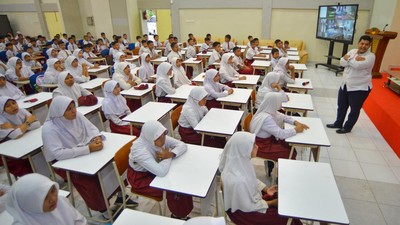Sekolah SD Saja Sepi, Kok Bangun S R? Apa Motivasinya?